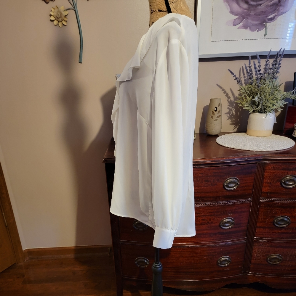 Gorgeous Off White Blouse by The Limited® Collection - Picture 4 of 7